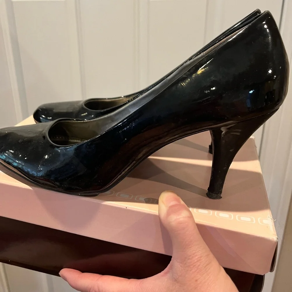 Bandolino Black Patent Pumps - Size 9 - Picture 7 of 11